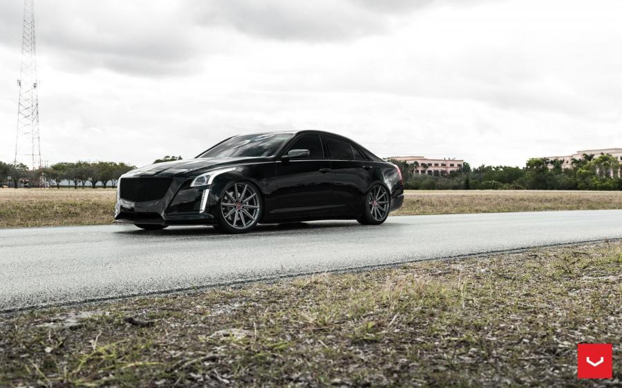  Cadillac CTS-V on Vossen Wheels (VFS-10) 2018 года  (фото 2 из 11)